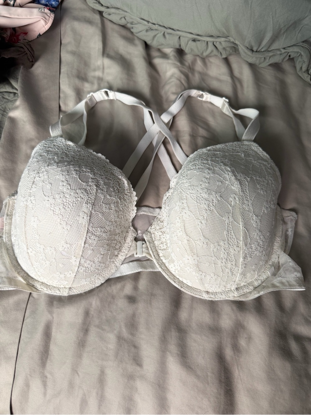 Victoria's Secret White Lace Push-Up Bra with Strappy Back